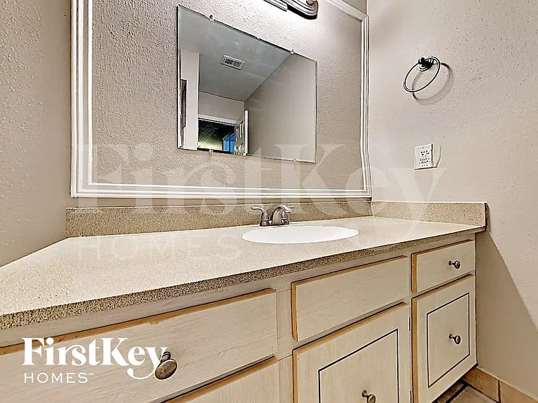 6610 Rowell Ct — Photo 13