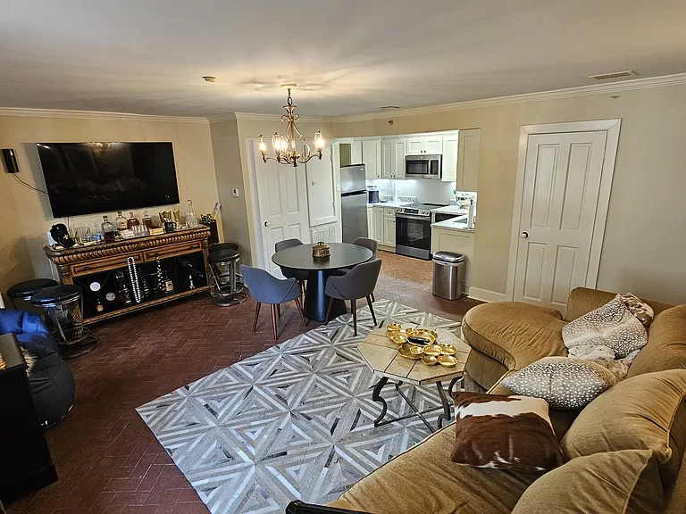 517 Dumaine St #1R — Photo 3