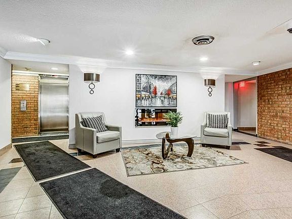 4th image of 1240 Marlborough Ct #402