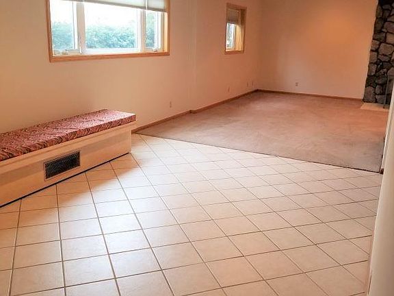 5th image of 5843 Grover St