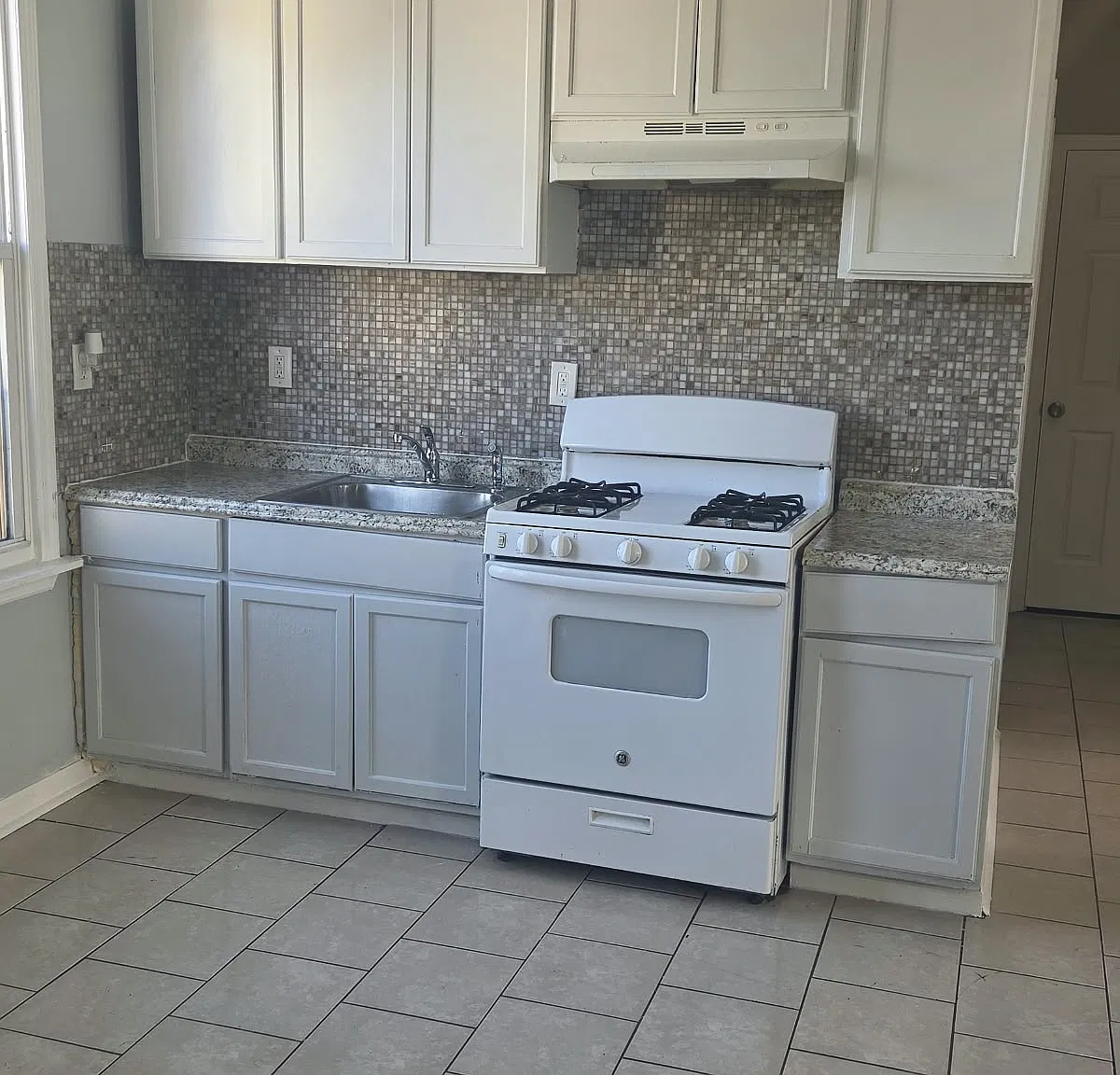 3 bed, 1100 sqft, $1,975 — Photo 1