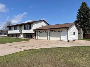 1640 Glenwood Ln, Ishpeming, MI 49849