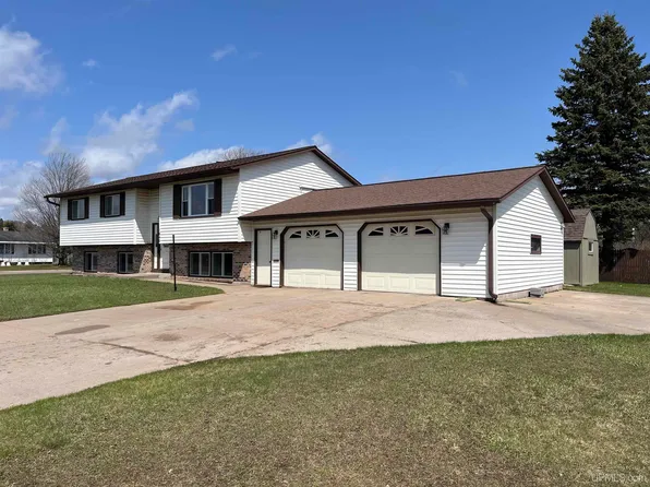 1640 Glenwood Ln, Ishpeming, MI 49849