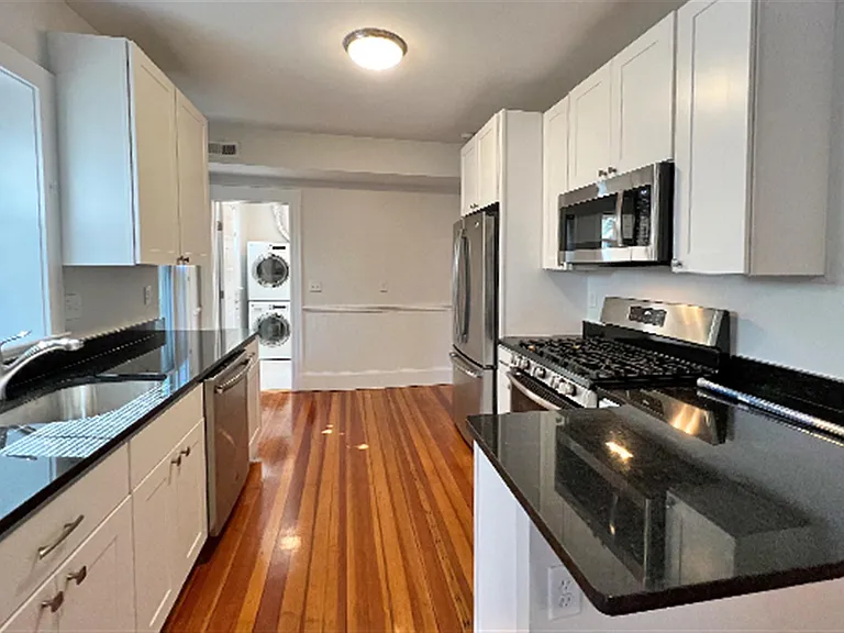 15 Ashland St — Photo 5
