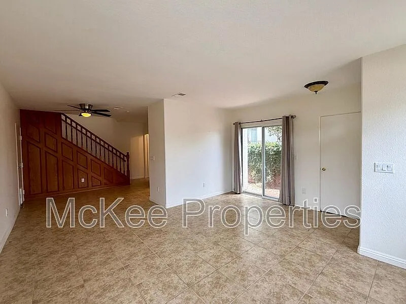 2 bed, 2.5 bath, 1401 sqft, $3,600 — Photo 4