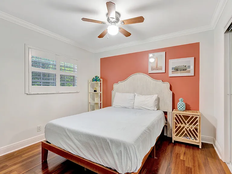2436 Holly Ln — Photo 11