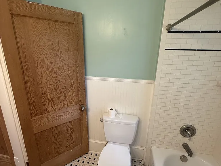 230 Grand Ave — Photo 18