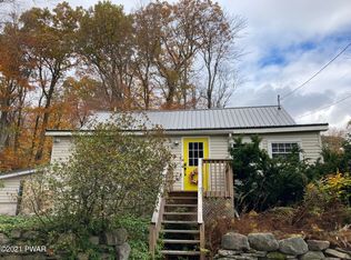 205 Maple Ln, Greentown, PA 18426