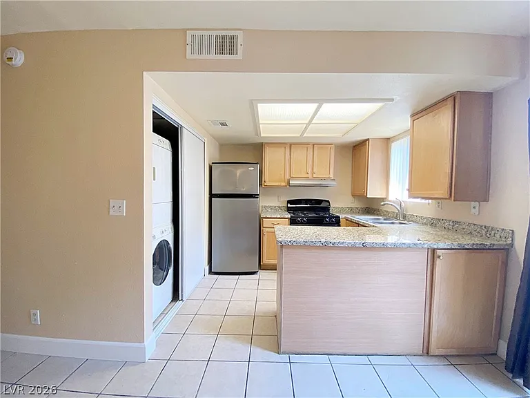 894 Rhinegold Way — Photo 7