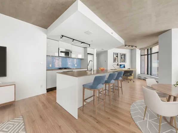 128 W Cordova St #810, Vancouver, BC V6B 0E6