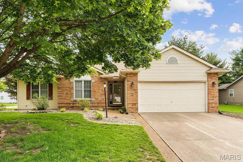 1500 Birch Ct photo 1