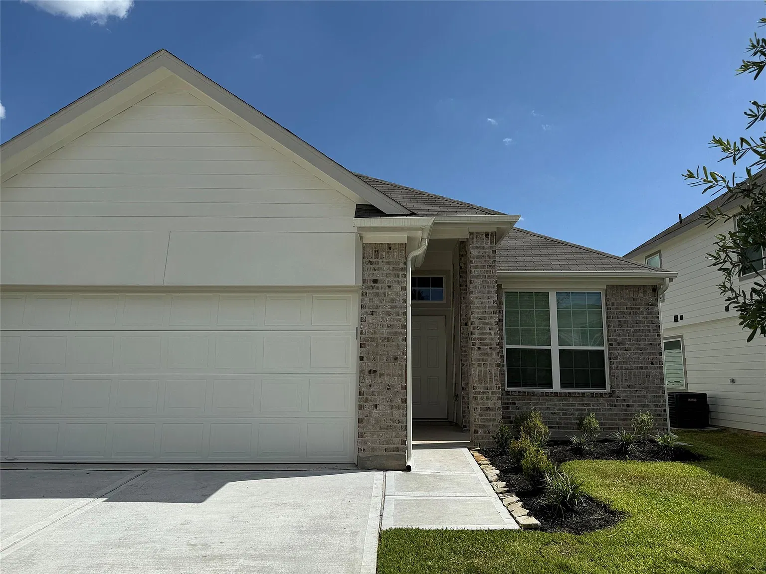 3 bed, 2.0 bath, $2,150 — Photo 2