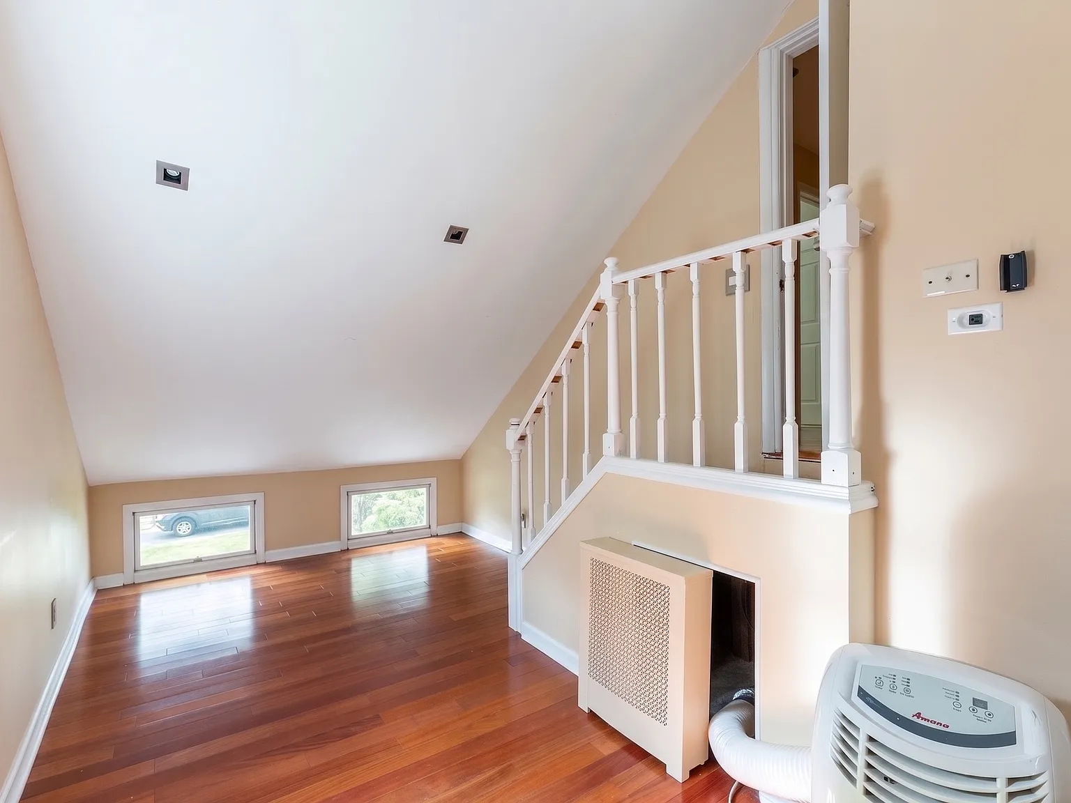 4 bed, 2300 sqft, $4,750 — Photo 3