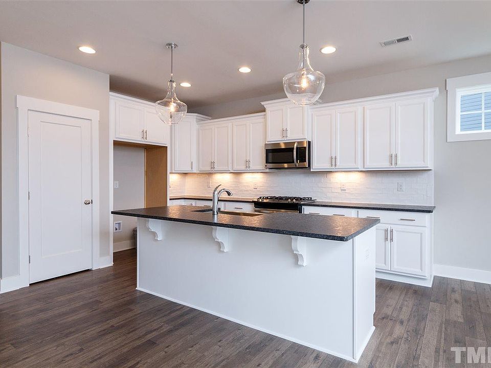 2nd image of 113 Breyla Way #9