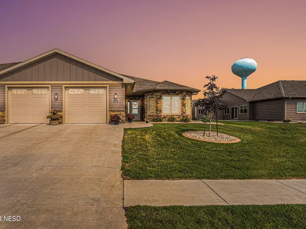 1410 Grant Dr NW, Watertown, SD 57201