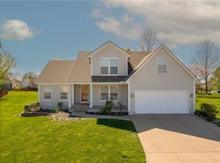 2404 SW Stone Bridge Cir, Lees Summit, MO 64082