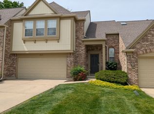 233 Lorraine Cir, Bloomingdale, IL 60108