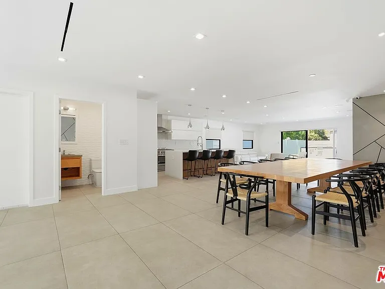 5735 Saloma Ave — Photo 47