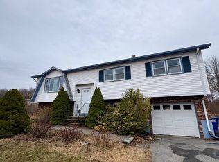 49 Deer Ridge Rd, Stonington, CT 06378