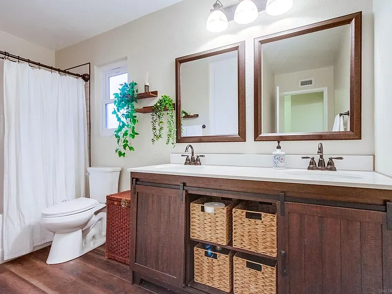 1566 La Vine Ln — Photo 13
