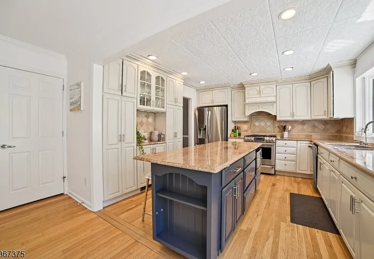 415 Fairmount Ave — Photo 10