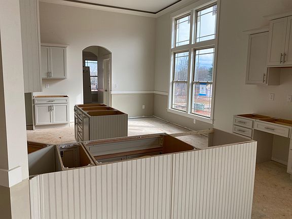 4th image of 304 Blue Rock Ct