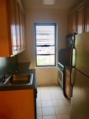 Rented by Halvatzis Realty | media 1