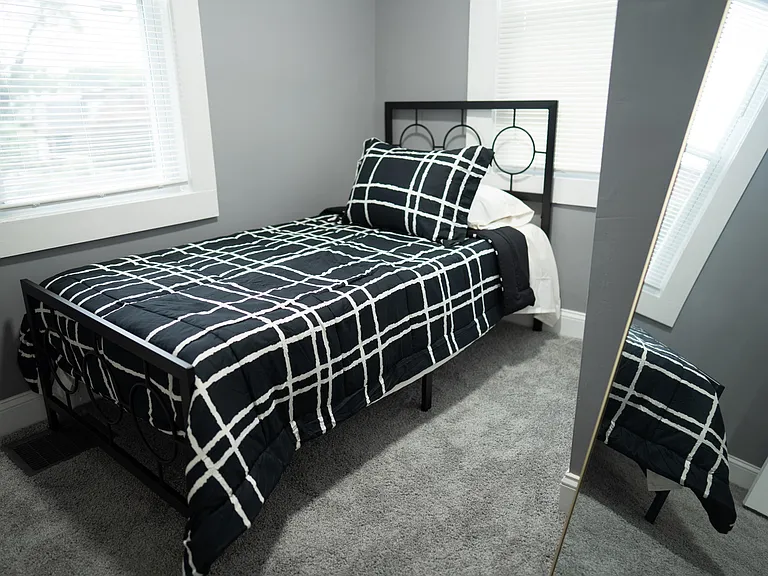 951 Homestead St #1 — Photo 16
