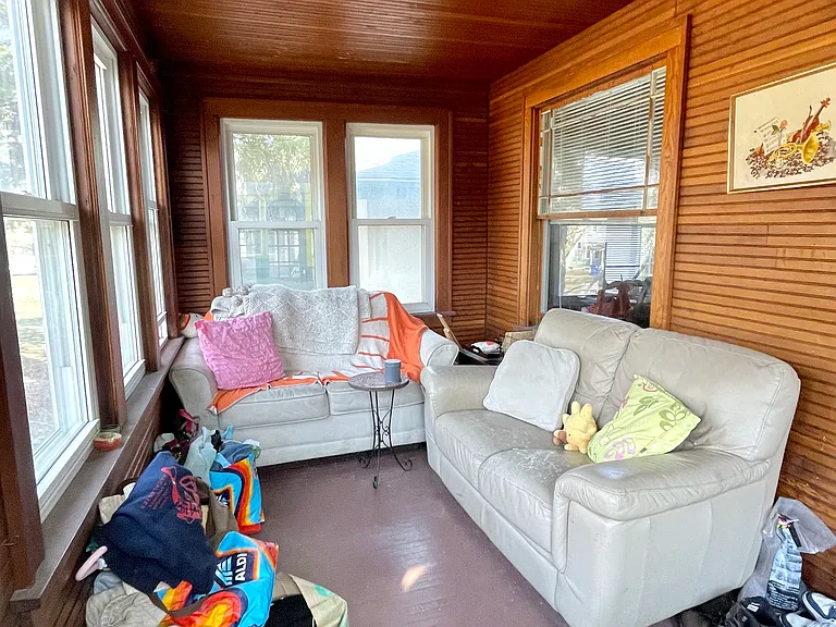 2080 Roblyn Ave — Photo 2