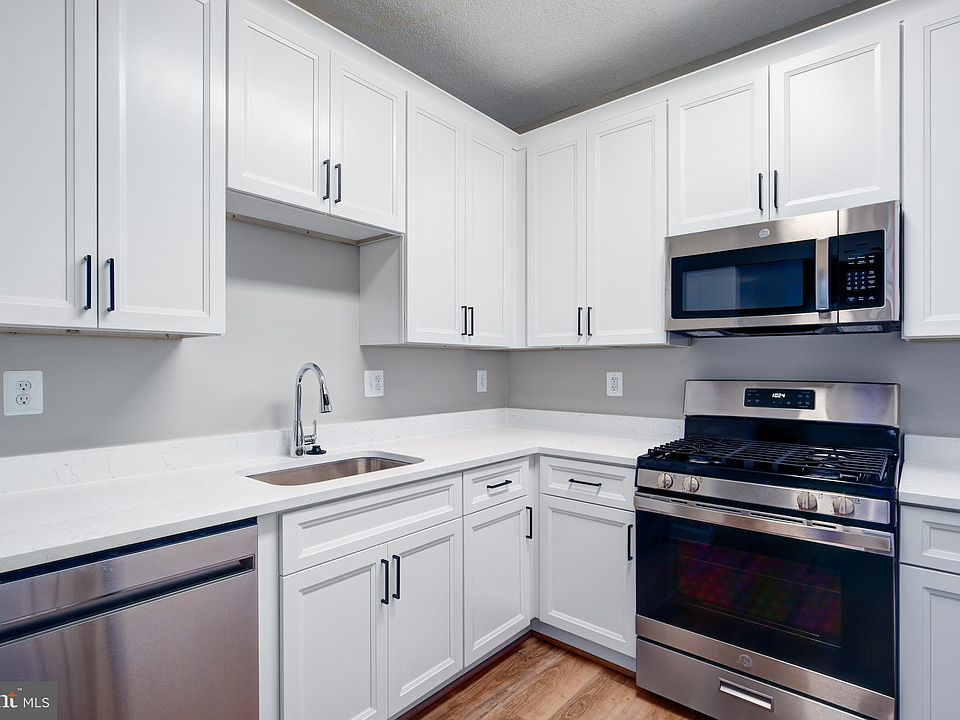 1st image of 14301 Grape Holly Grv APT 16