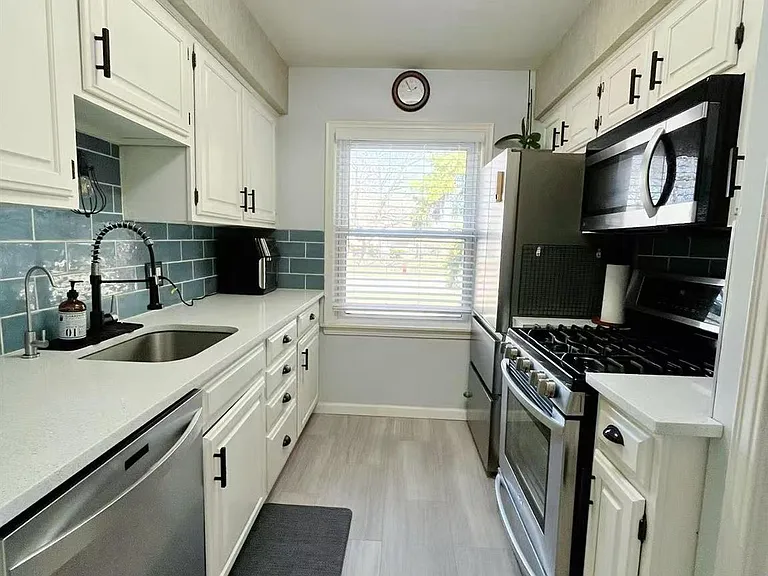 3303 Chester Rd — Photo 12