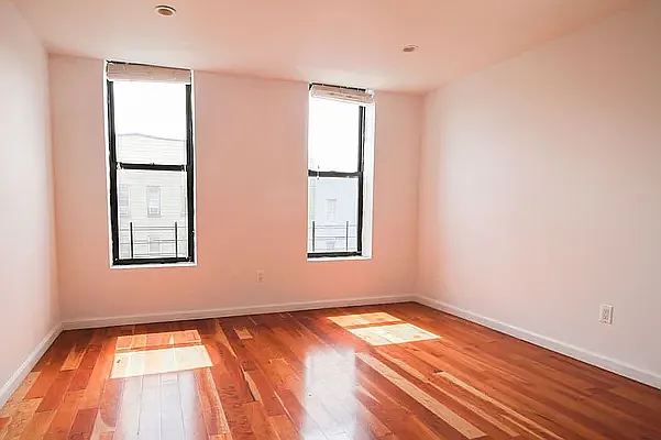 Rented by L Rose Realty (Brokerage) | media 9