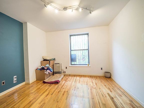 4th image of 437 Dekalb Ave APT 2R