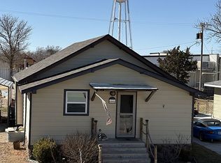 425 Park St, Quinter, KS 67752