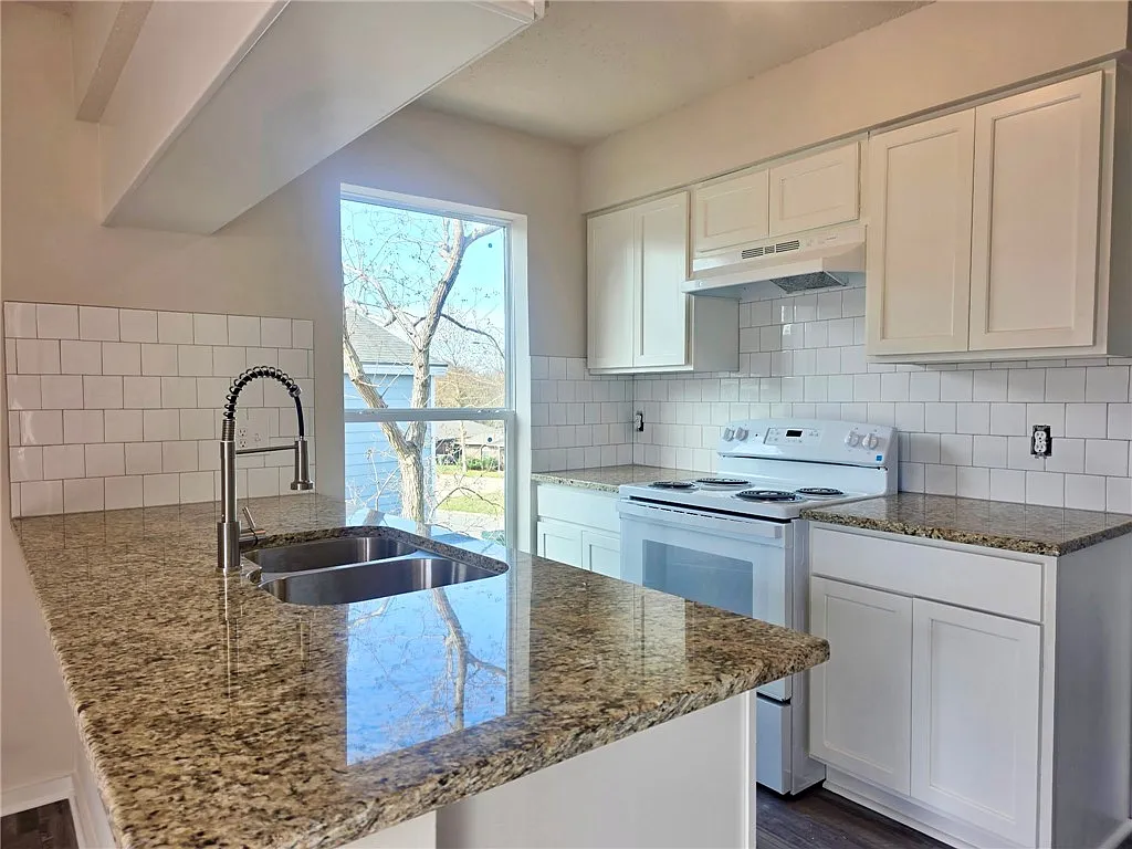 2 bed, 3768 sqft, $1,350 — Photo 4