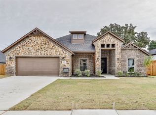 517 Woodland Dr, Azle, TX 76020