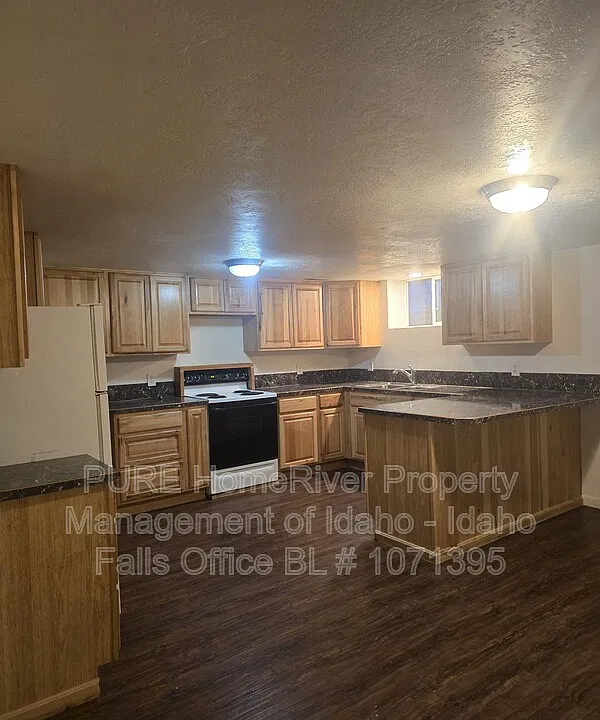 320 2nd St #2