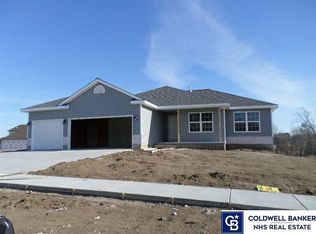 706 Autumn Model Rd, Hickman, NE 68372