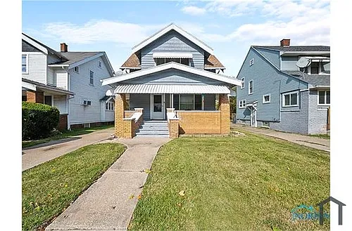 547 E Streicher St Photo 1