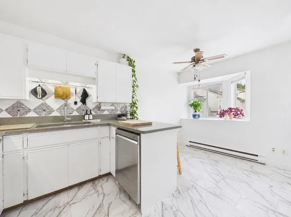 1318 Brunette Ave #18, Coquitlam, BC V3K 6R1