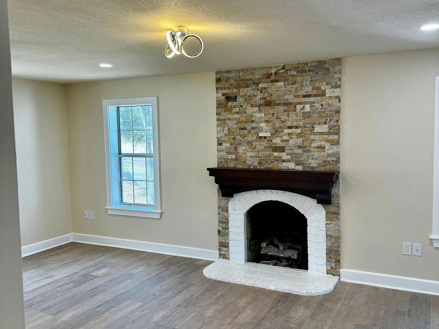 3085 Juniper Dr — Photo 2
