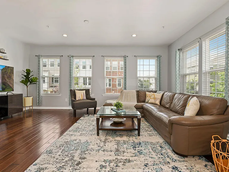 44 Truman Dr — Photo 11