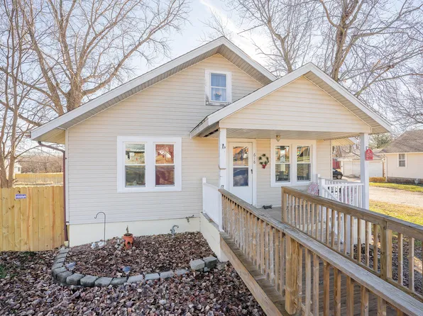 618 West Street, Stockton, MO 65785