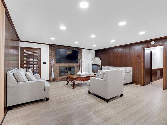 4th image of 105 Carswell Dr