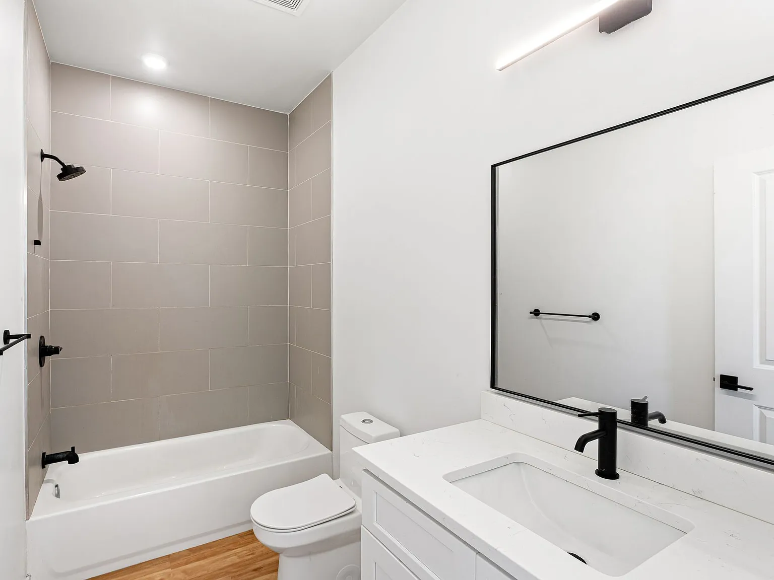 1309 Cambridge St — Photo 3