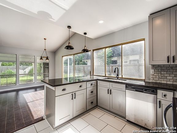 3rd image of 4023 Oakhaven St