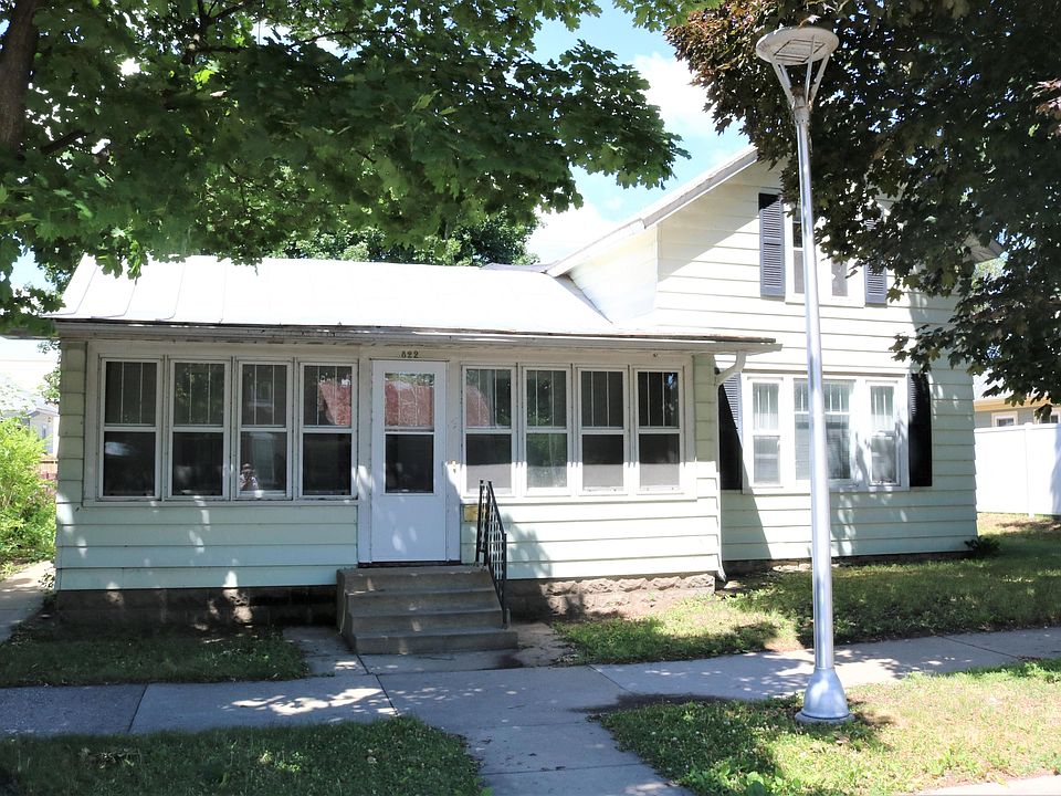 1st image of 822 7th St S #826