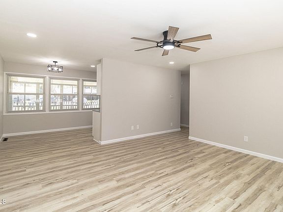 4th image of 4929 Elmhurst Rd