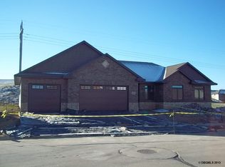 3208 Honeysuckle Ln, Dubuque, IA 52001