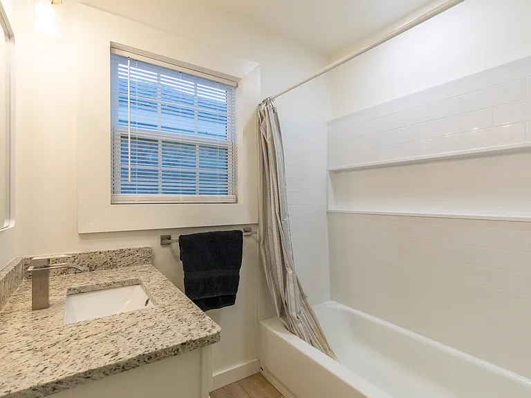 1381 Sunset Dr — Photo 13